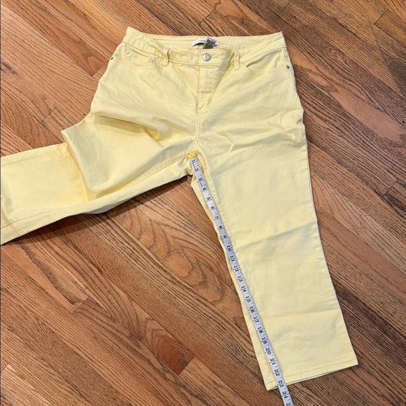 Croft & Barrow Yellow Cropped Pants Size: 12 stretch - Picture 7 of 8